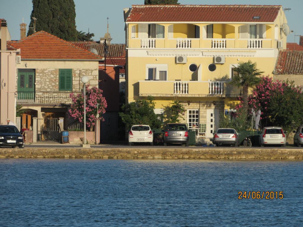 Apartments Renjak Sukosan Exterior photo